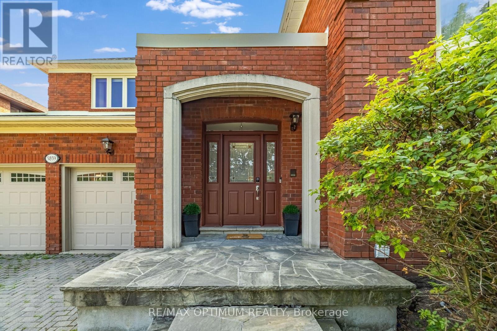 5859 Riverside Place, Mississauga, Ontario  L5M 4X1 - Photo 5 - W13562228