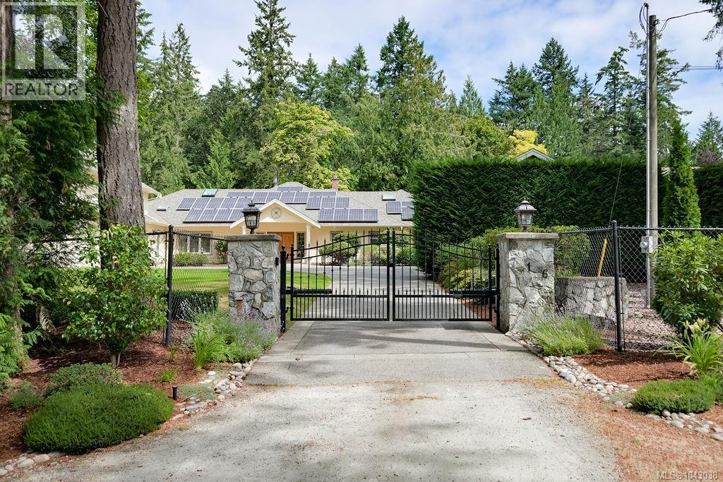 716 Cromarty Ave, North Saanich, British Columbia