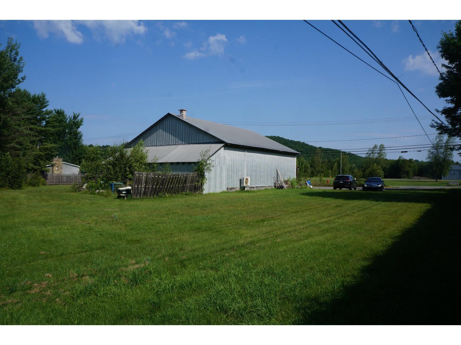 127 Rue Junction Stanstead - Ville Quebec Canada J0B1E0 2