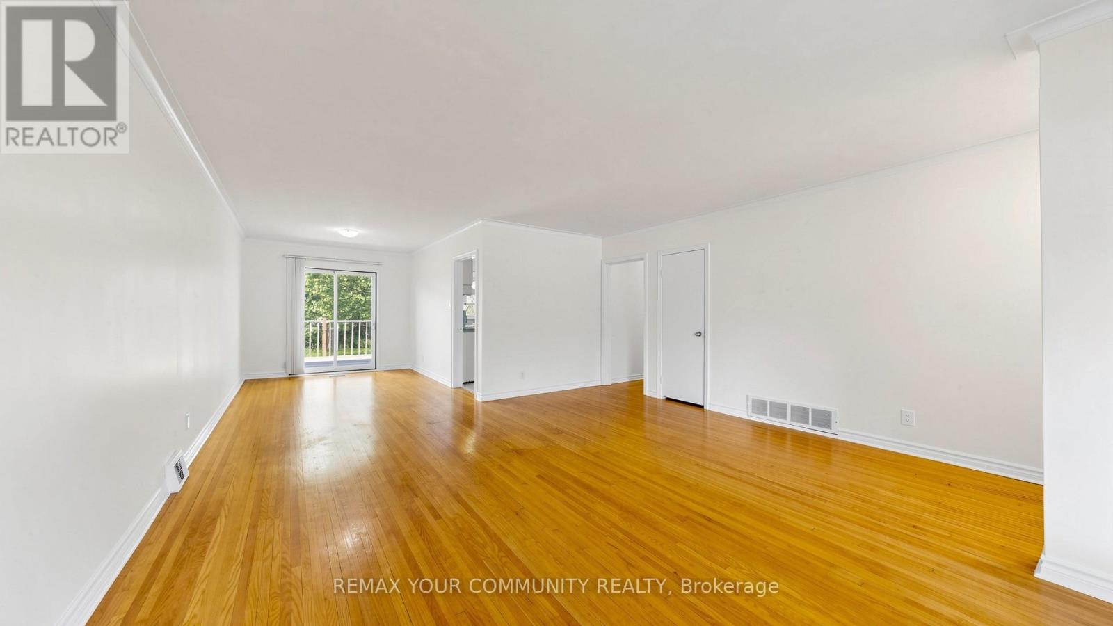 10 Winlaw Place, Markham, Ontario  L3P 2C6 - Photo 4 - N13413892