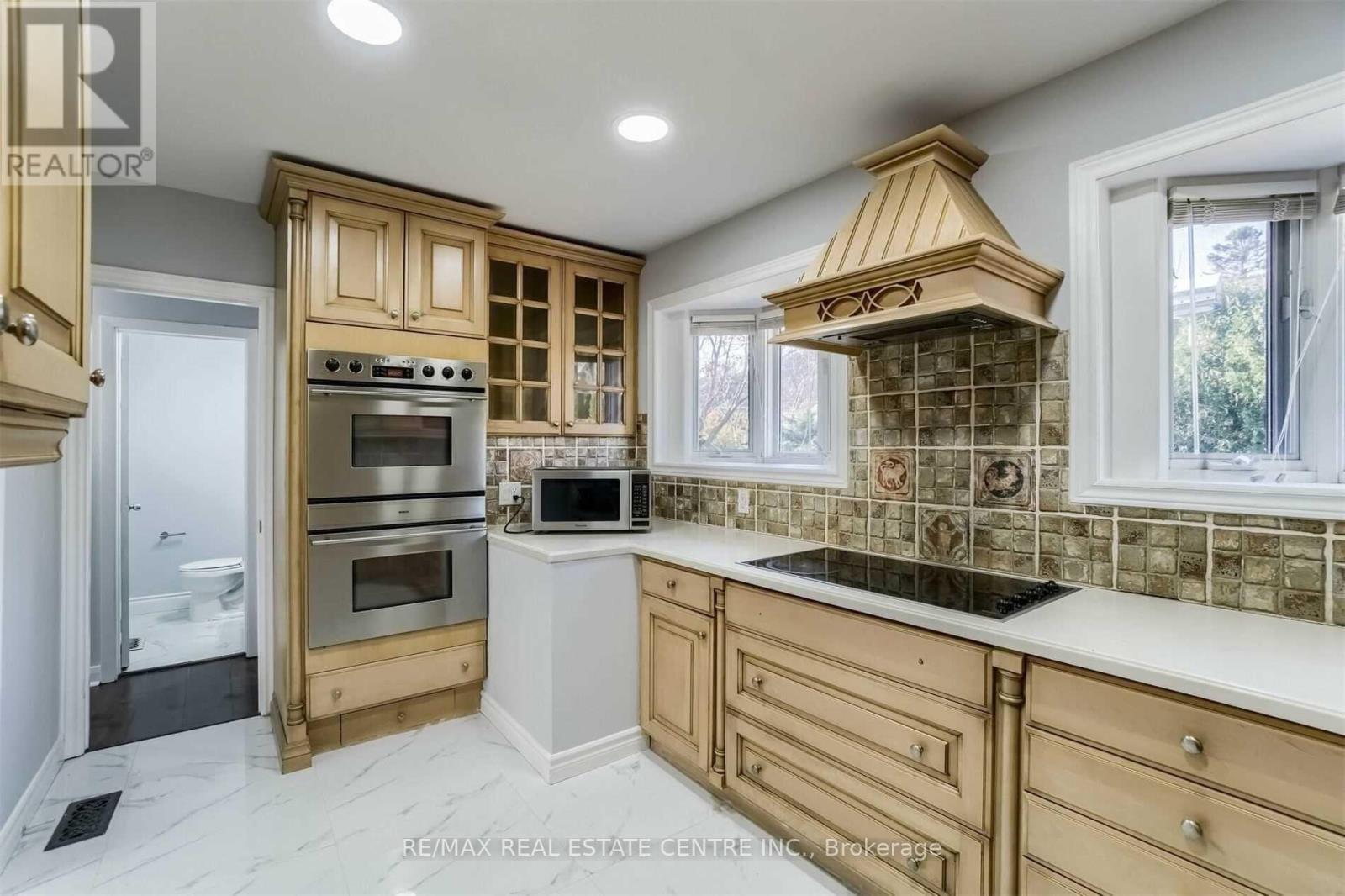 585 Indian Road N, Mississauga, Ontario  L5H 1R1 - Photo 5 - W13562344