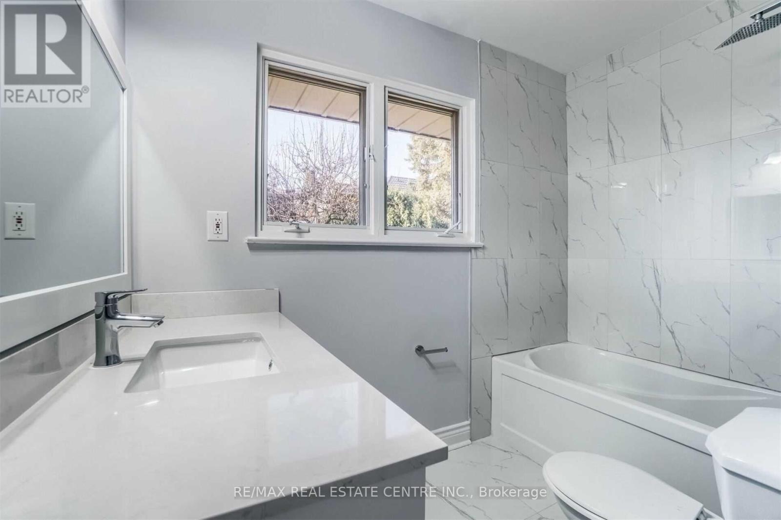 585 Indian Road N, Mississauga, Ontario  L5H 1R1 - Photo 9 - W13562344