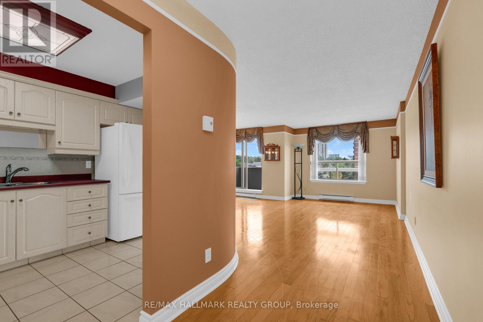 401 - 200 Lafontaine Avenue E, Ottawa, Ontario  K1L 8K8 - Photo 4 - X13542826