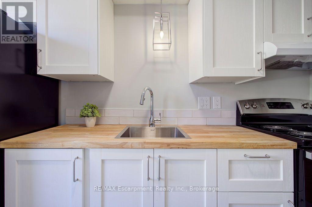 102 - 830 ROBINSON STREET, Burlington, Ontario