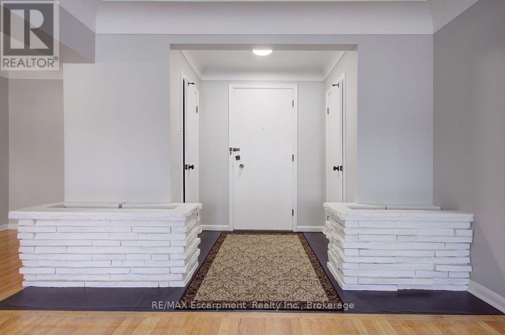 102 - 830 Robinson Street, Burlington, Ontario  L7R 2L5 - Photo 3 - W13562494