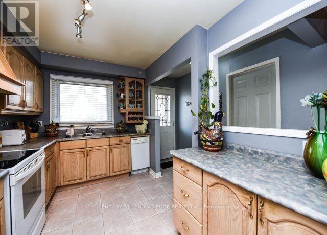 54 Aurora Place, Brampton, Ontario  L6Z 2A8 - Photo 6 - W13550574