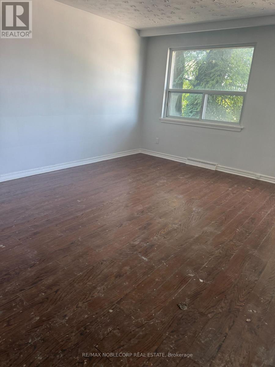 832 Davenport Road, Toronto, Ontario M6G 2B6 - Photo 11 - C13562374