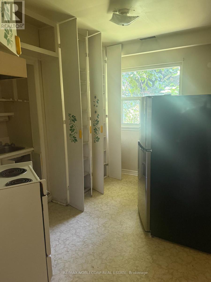 832 Davenport Road, Toronto, Ontario M6G 2B6 - Photo 14 - C13562374