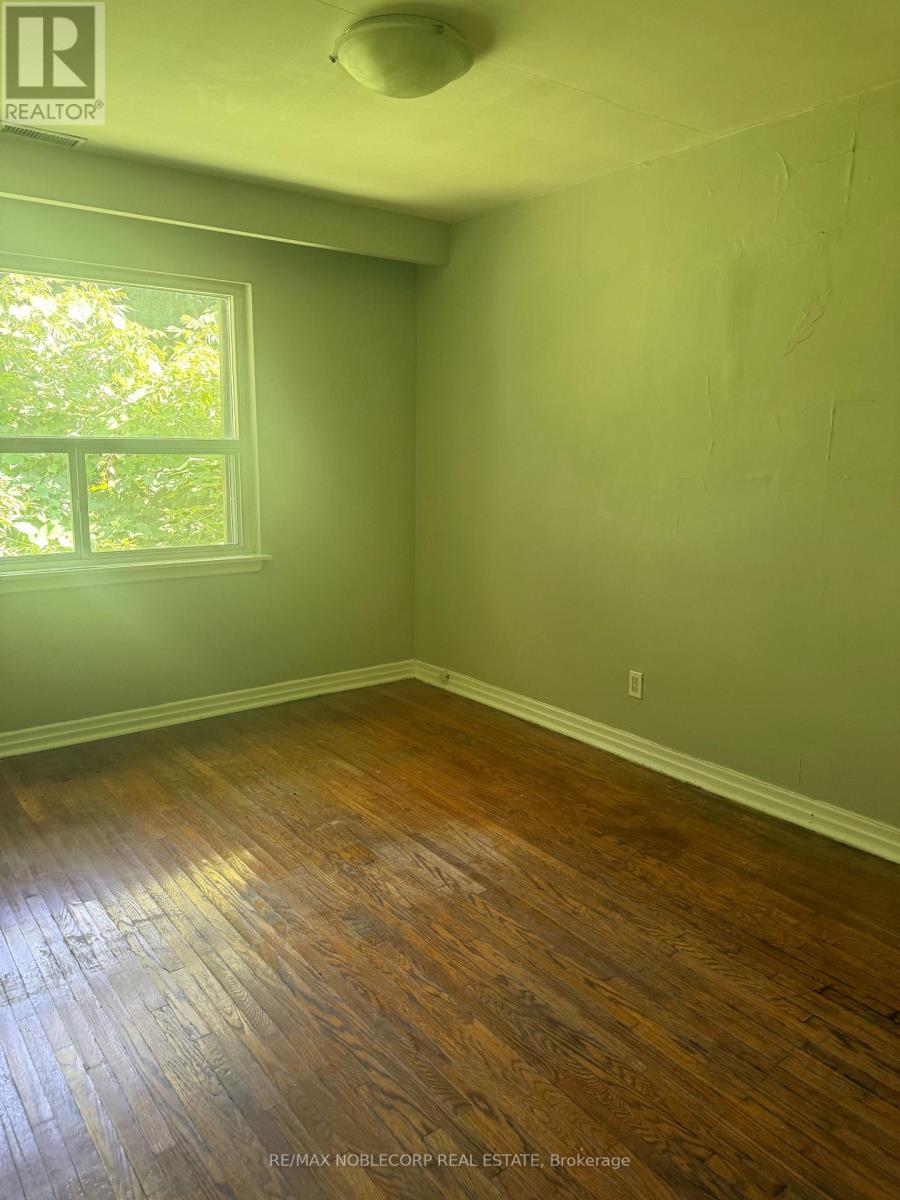832 Davenport Road, Toronto, Ontario M6G 2B6 - Photo 6 - C13562374