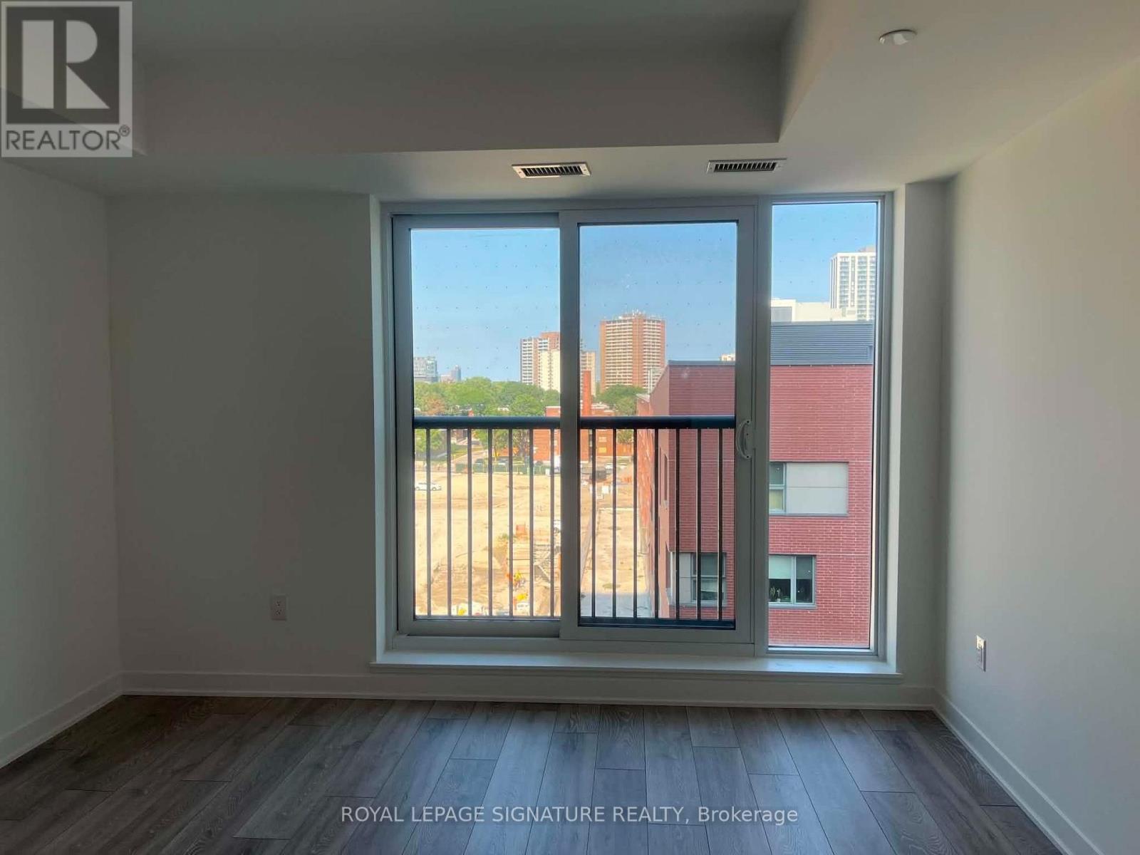 409 - 10 OAK STREET