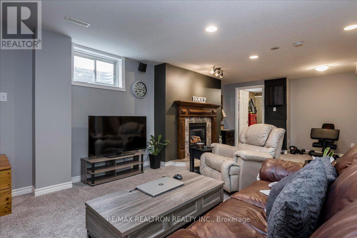 34 O'shaughnessy Crescent, Barrie, Ontario  L4N 7L8 - Photo 18 - S13562598