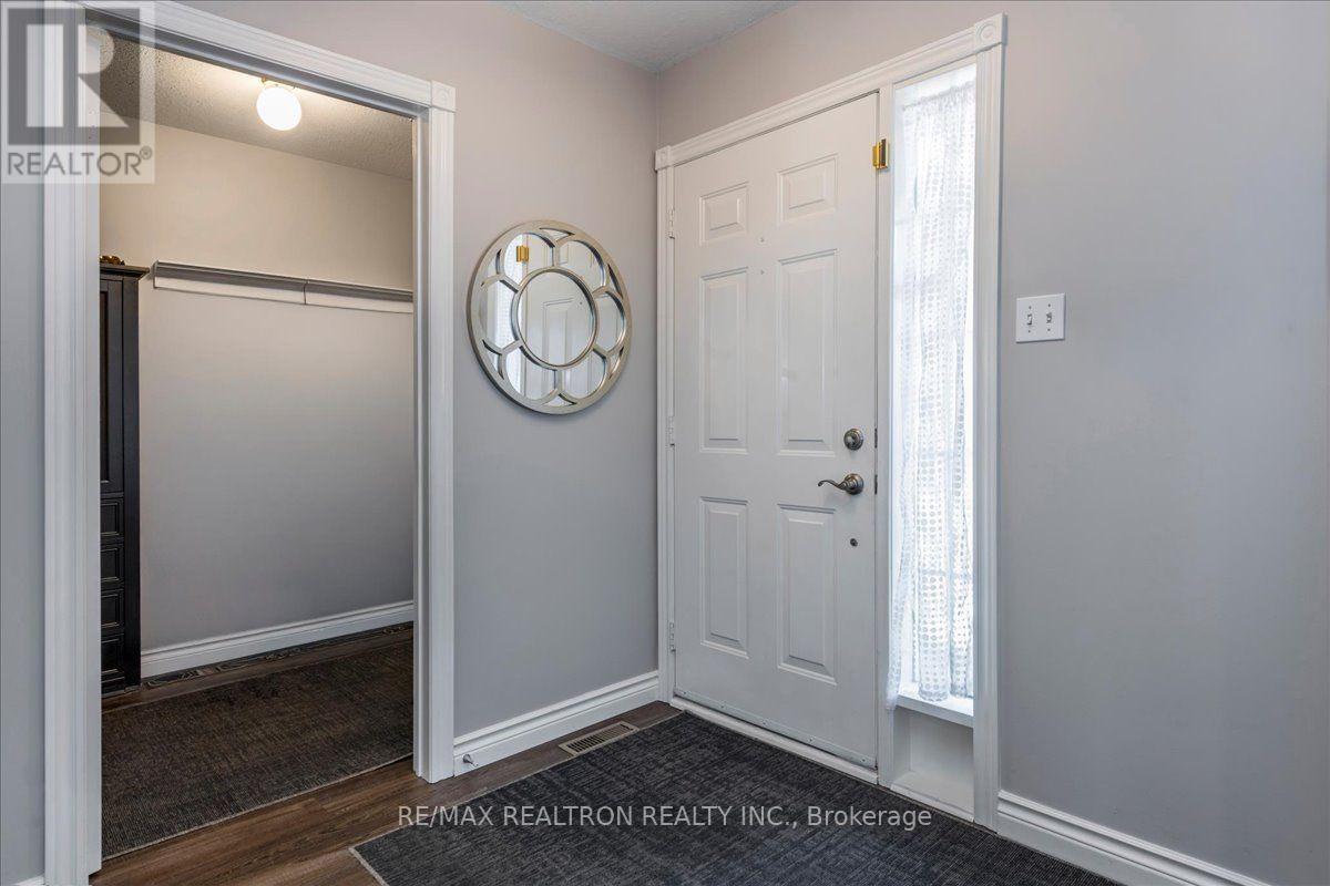 34 O'shaughnessy Crescent, Barrie, Ontario  L4N 7L8 - Photo 2 - S13562598