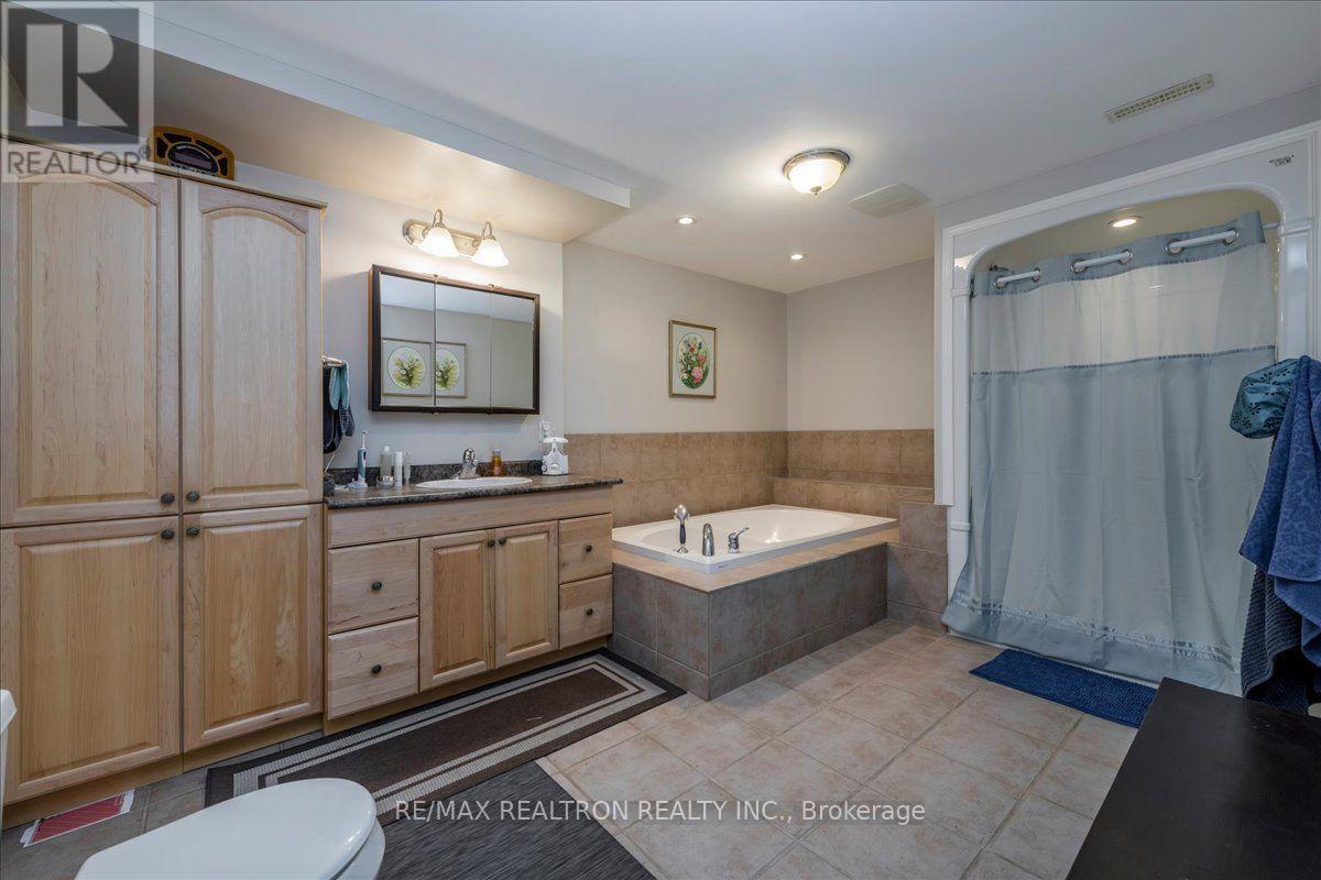 34 O'shaughnessy Crescent, Barrie, Ontario  L4N 7L8 - Photo 21 - S13562598