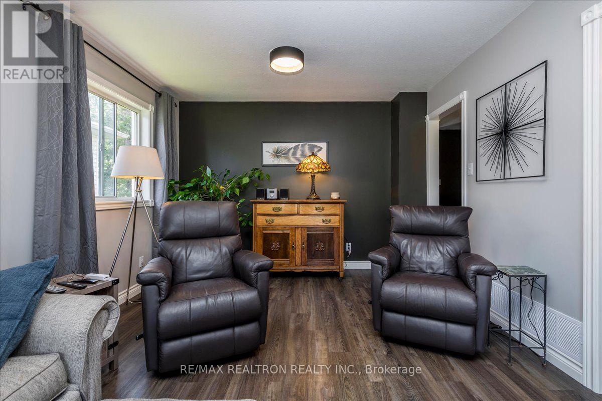 34 O'shaughnessy Crescent, Barrie, Ontario  L4N 7L8 - Photo 5 - S13562598