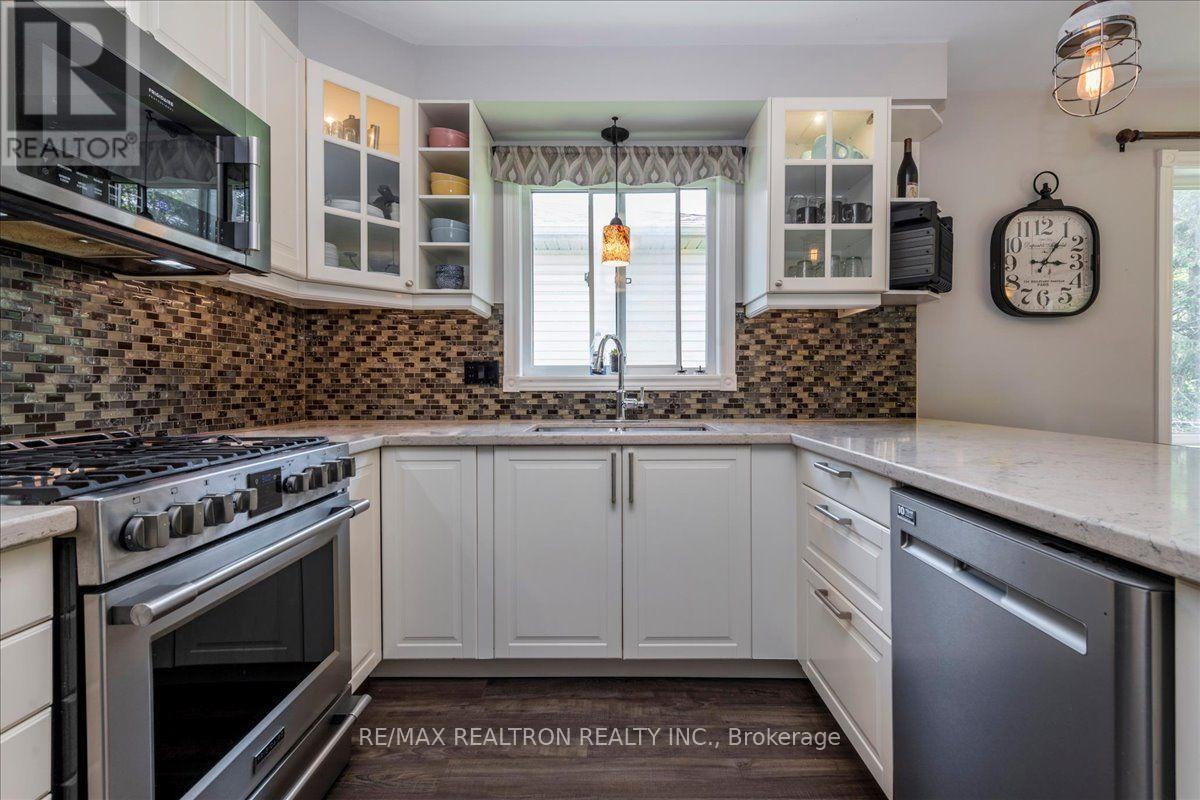 34 O'shaughnessy Crescent, Barrie, Ontario  L4N 7L8 - Photo 7 - S13562598