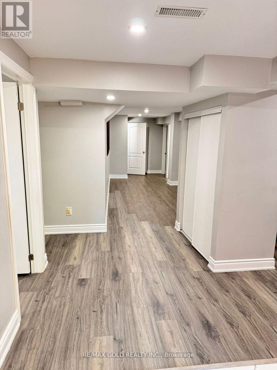 4 Gollop Crescent, Halton Hills, Ontario  L7G 5N9 - Photo 7 - W13562564