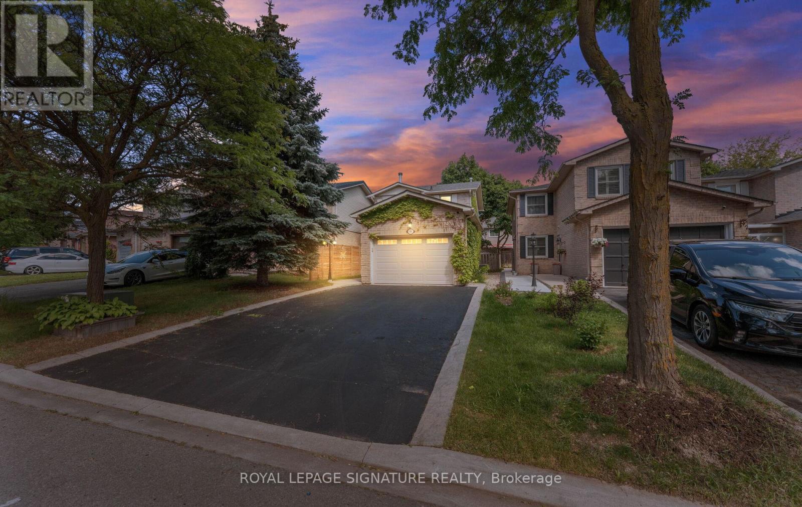 48 Steven Court, Brampton, Ontario  L6Z 3A6 - Photo 2 - W13562586