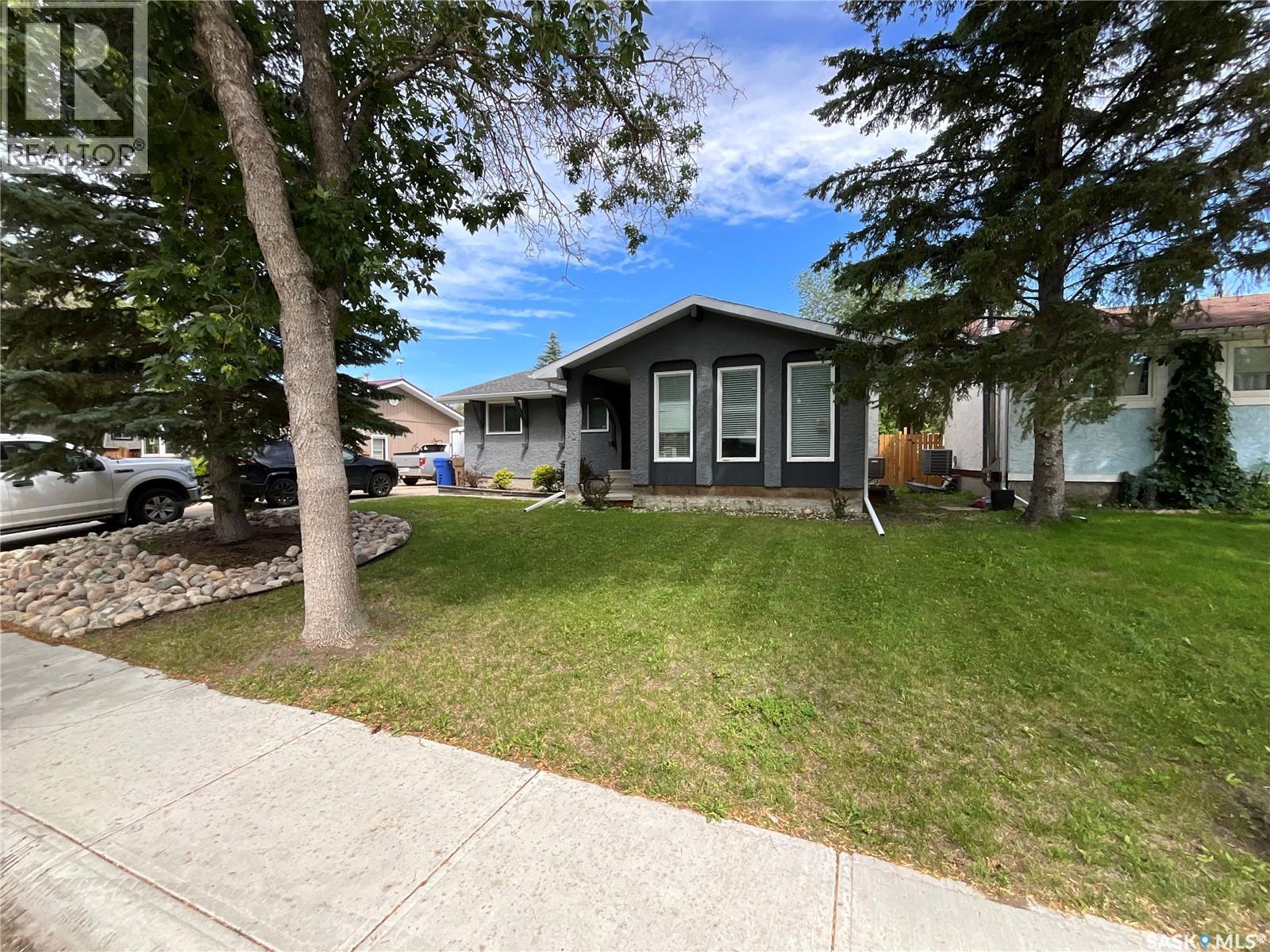 10 MACKENZIE CRESCENT, Regina, Saskatchewan