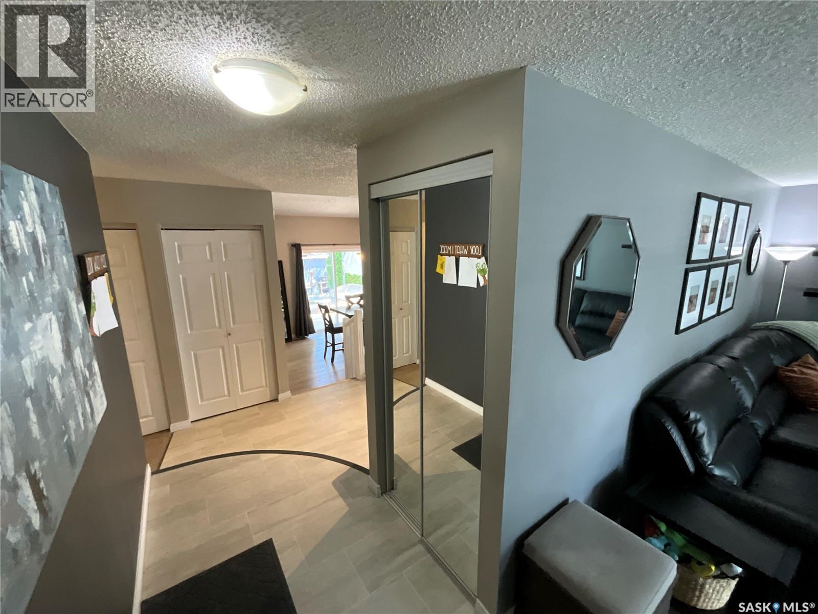 10 Mackenzie Crescent, Regina, Saskatchewan  S4N 5G5 - Photo 3 - SK042538