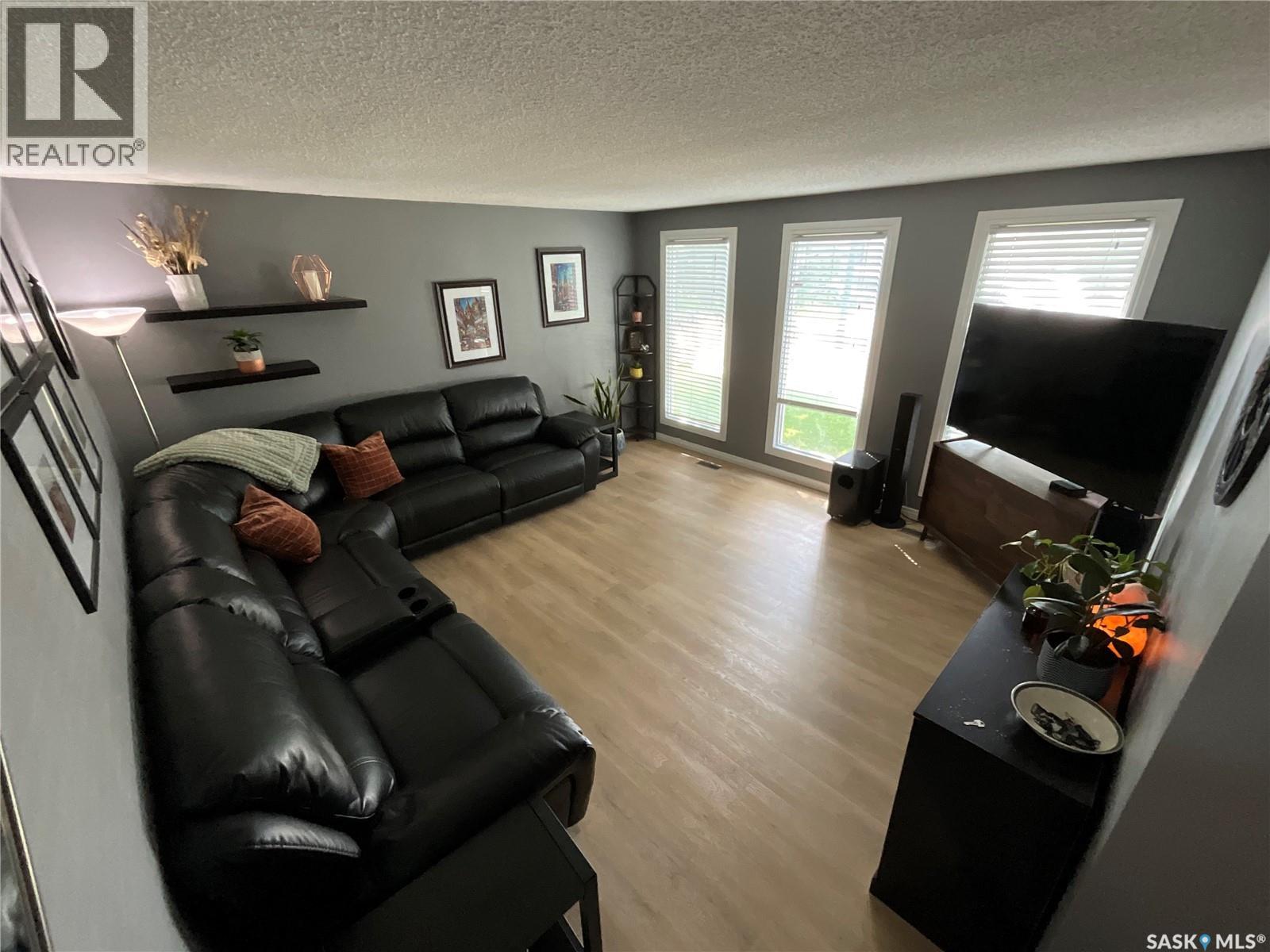 10 Mackenzie Crescent, Regina, Saskatchewan  S4N 5G5 - Photo 4 - SK042538