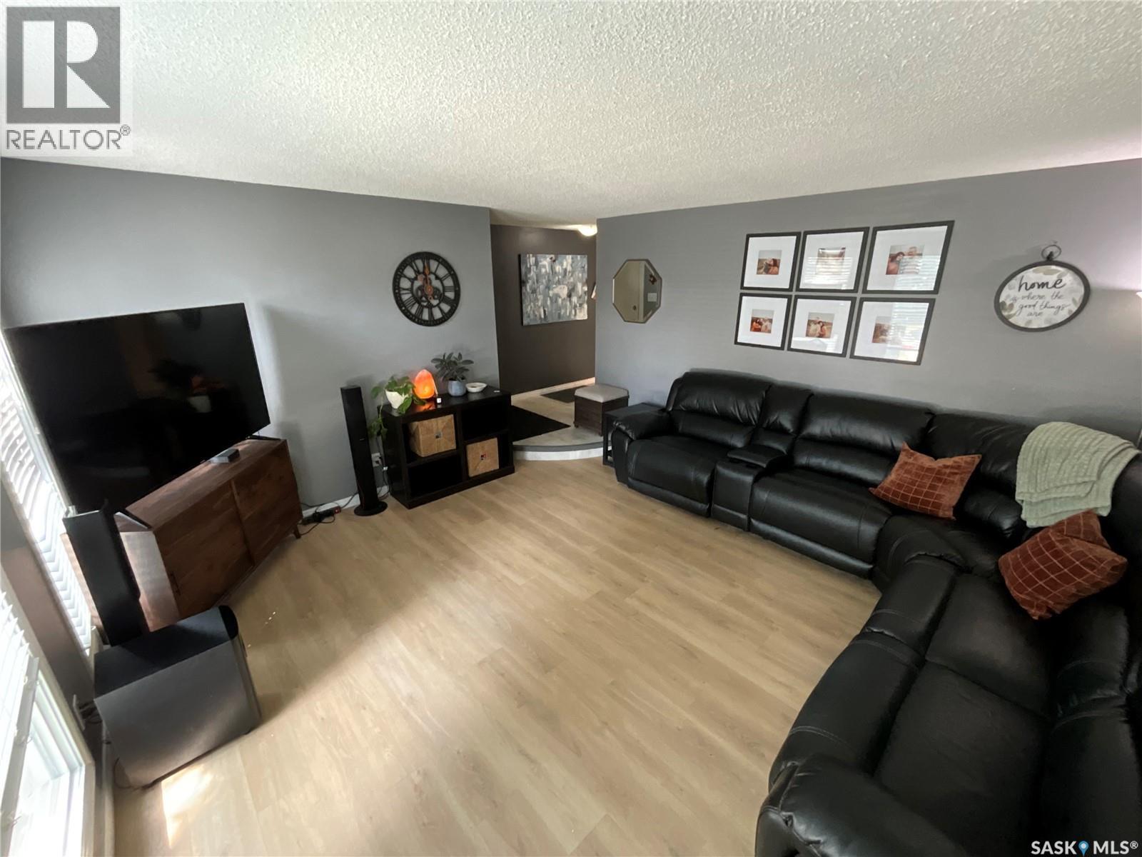 10 Mackenzie Crescent, Regina, Saskatchewan  S4N 5G5 - Photo 5 - SK042538