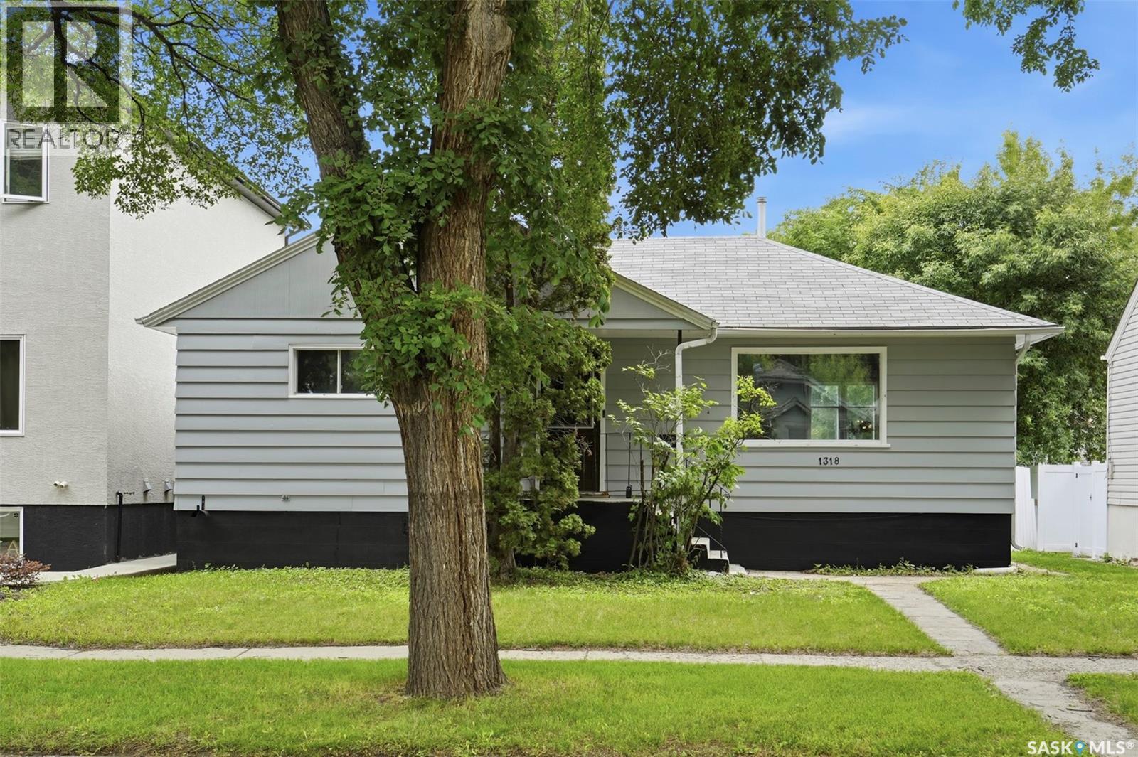 1318 B AVENUE N, Saskatoon
