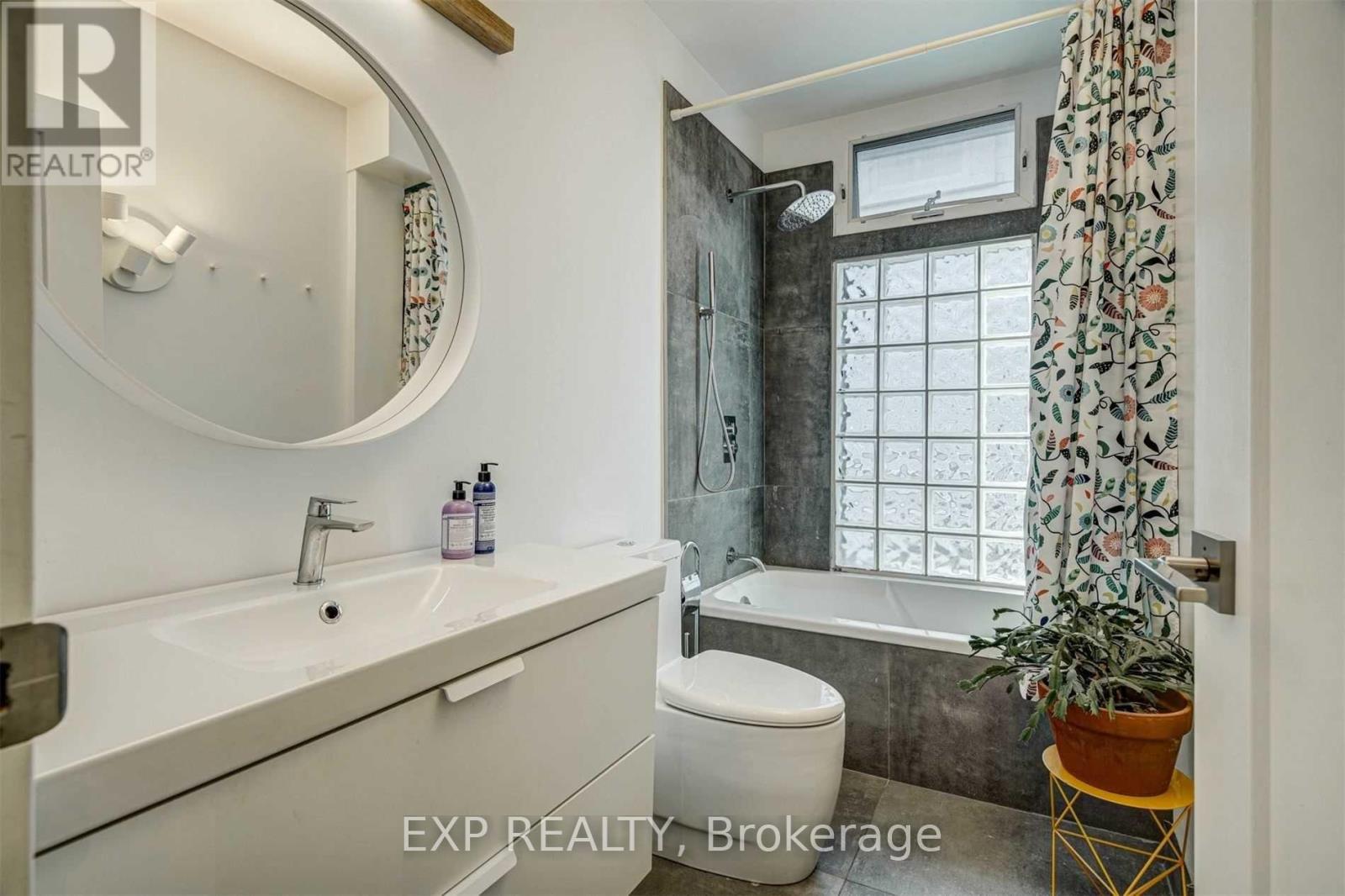 452 Montrose Avenue, Toronto, Ontario  M6G 3H1 - Photo 13 - C13562684