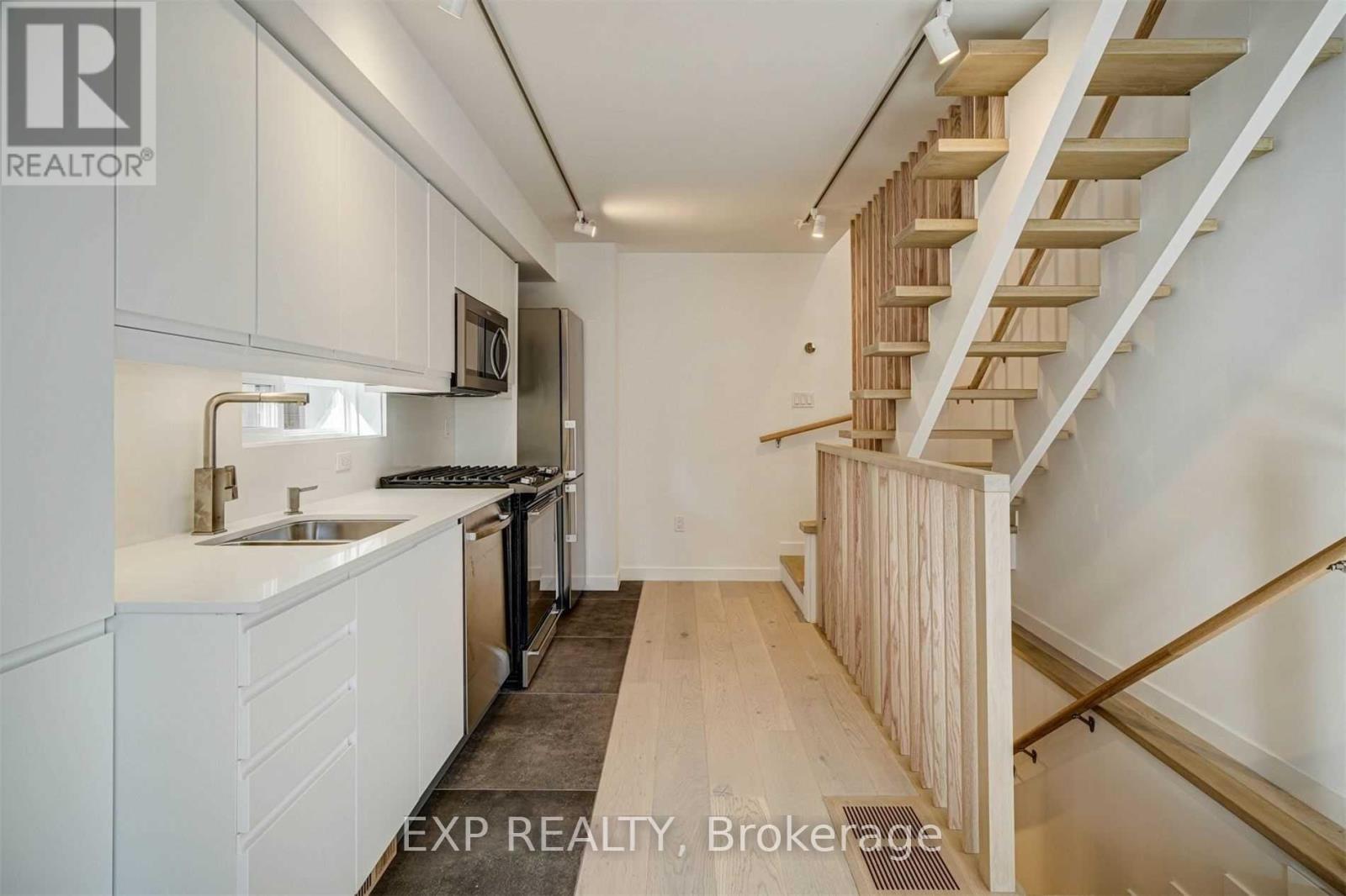 452 Montrose Avenue, Toronto, Ontario  M6G 3H1 - Photo 18 - C13562684