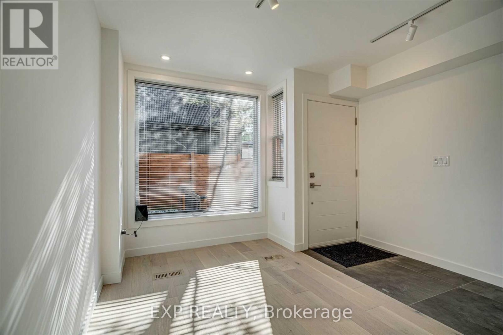 452 Montrose Avenue, Toronto, Ontario  M6G 3H1 - Photo 20 - C13562684