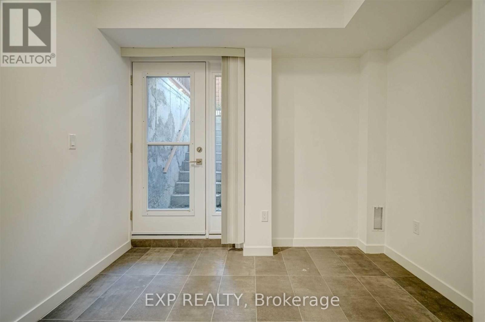 452 Montrose Avenue, Toronto, Ontario  M6G 3H1 - Photo 25 - C13562684
