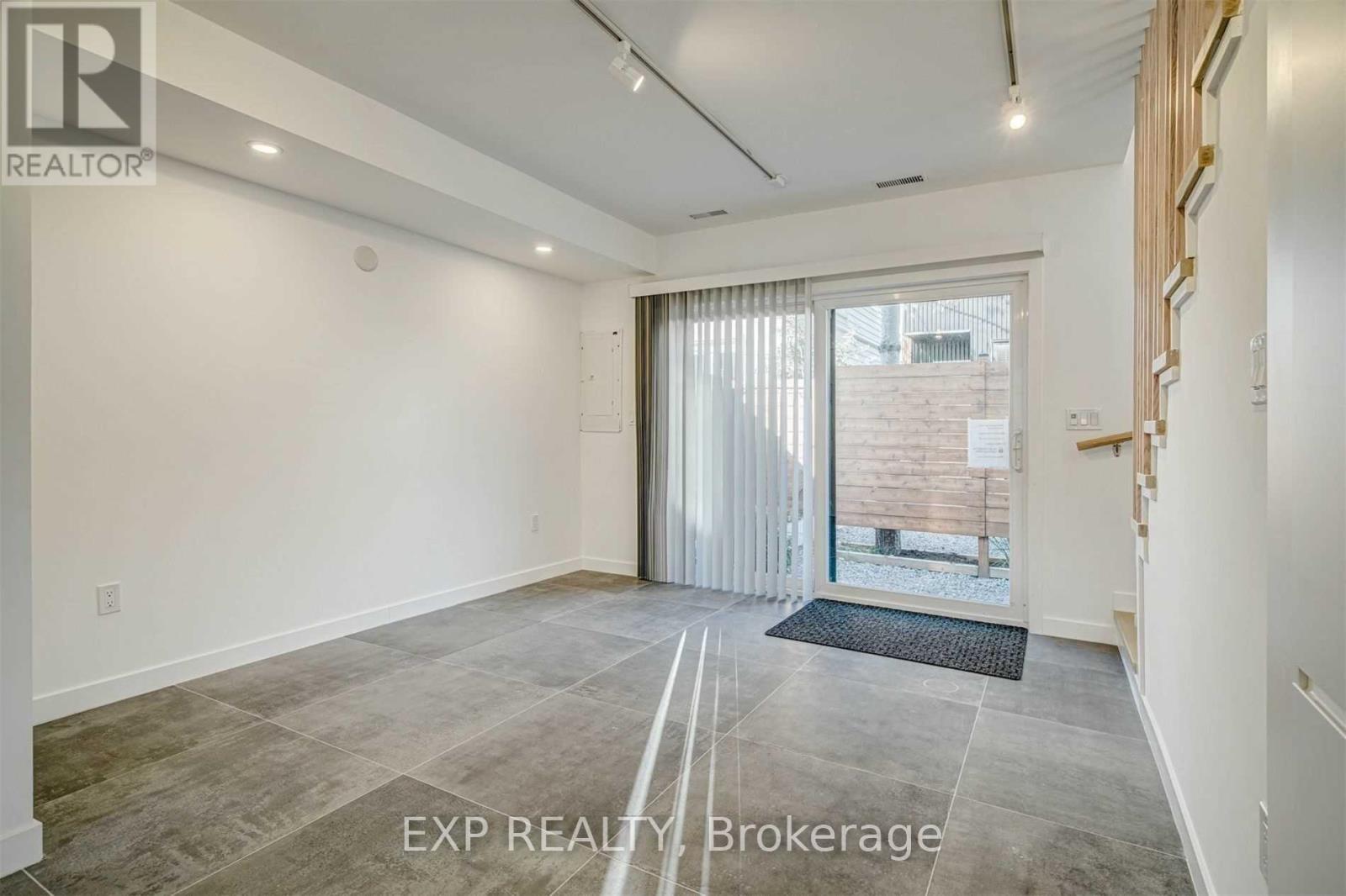 452 Montrose Avenue, Toronto, Ontario  M6G 3H1 - Photo 31 - C13562684