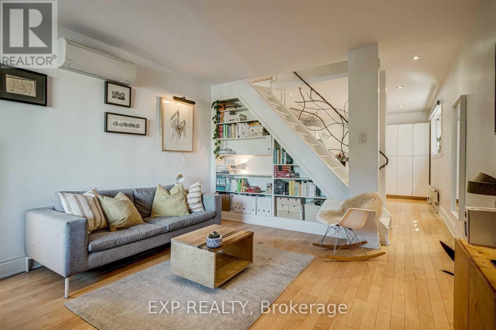 452 Montrose Avenue, Toronto, Ontario  M6G 3H1 - Photo 6 - C13562684