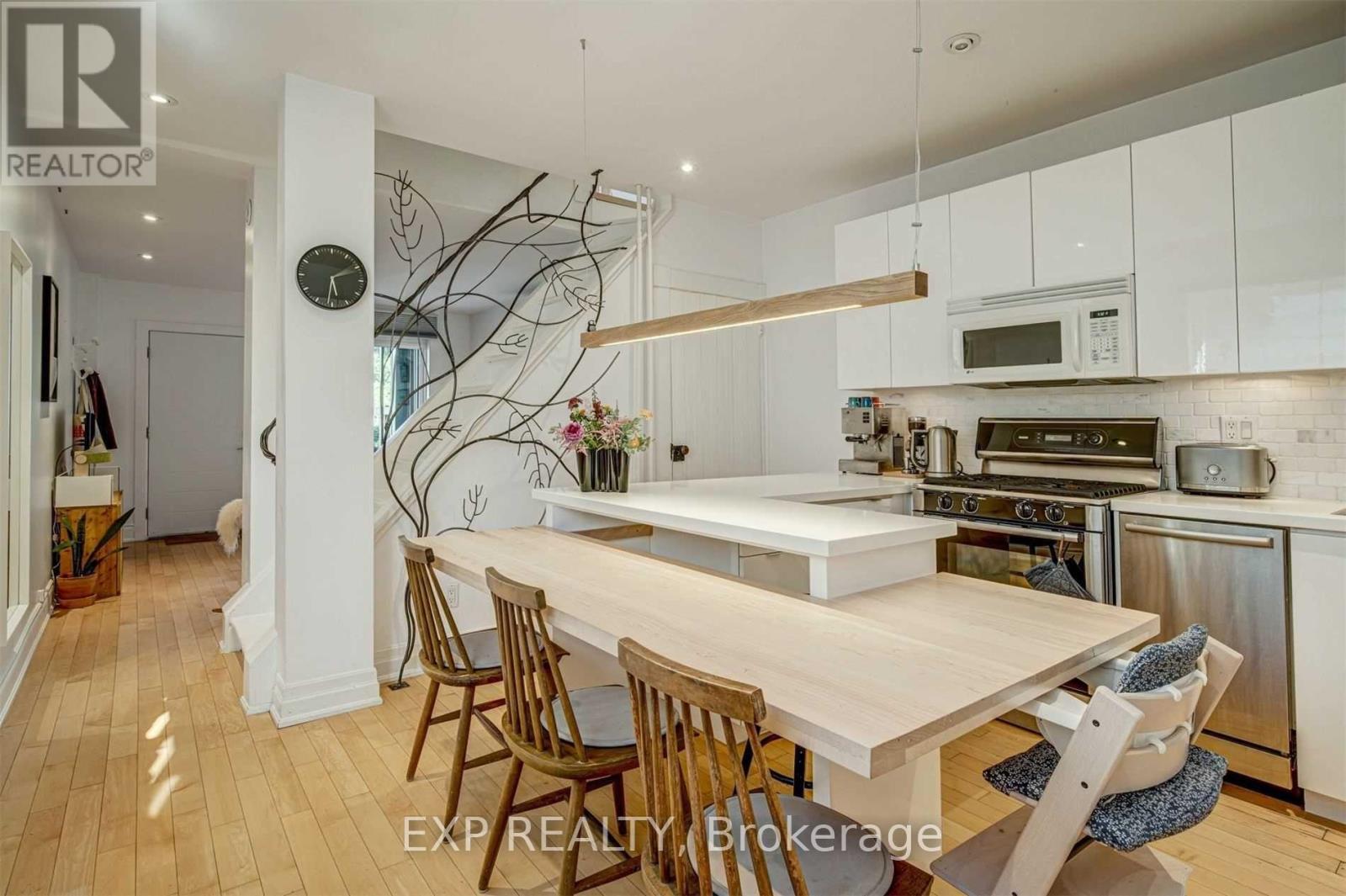 452 Montrose Avenue, Toronto, Ontario  M6G 3H1 - Photo 8 - C13562684