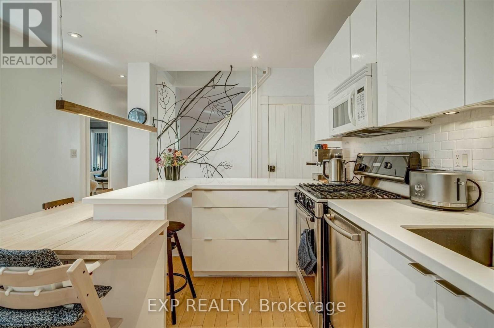 452 Montrose Avenue, Toronto, Ontario  M6G 3H1 - Photo 9 - C13562684
