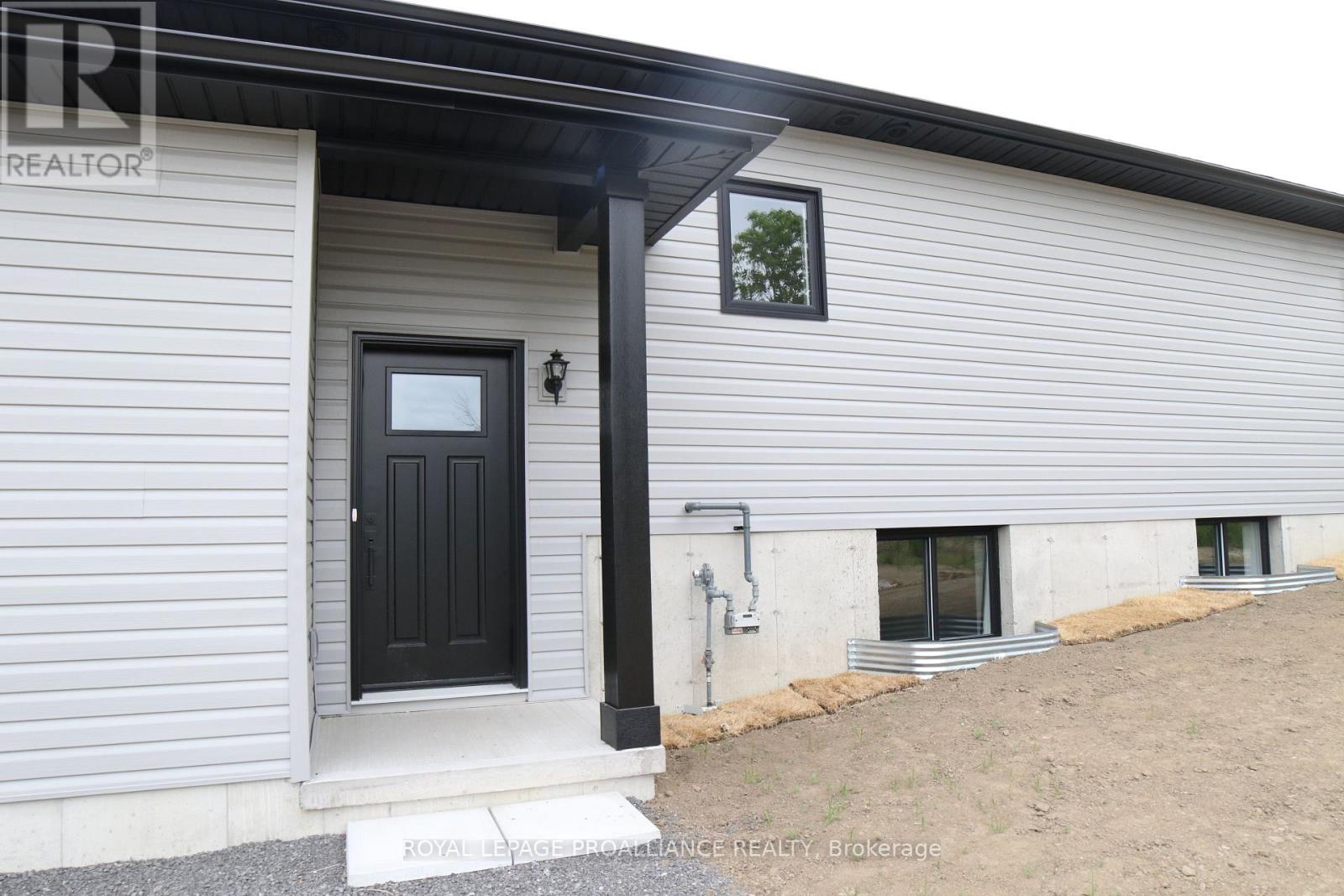 160b Sienna Avenue, Belleville, Ontario  K8P 0H3 - Photo 2 - X13562630