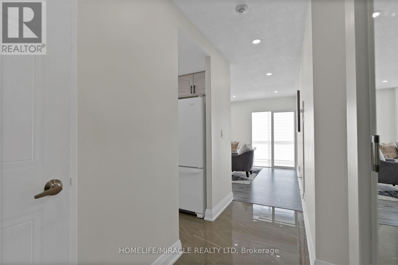 112 - 350 Webb Drive, Mississauga, Ontario  L5B 3W4 - Photo 3 - W13561454