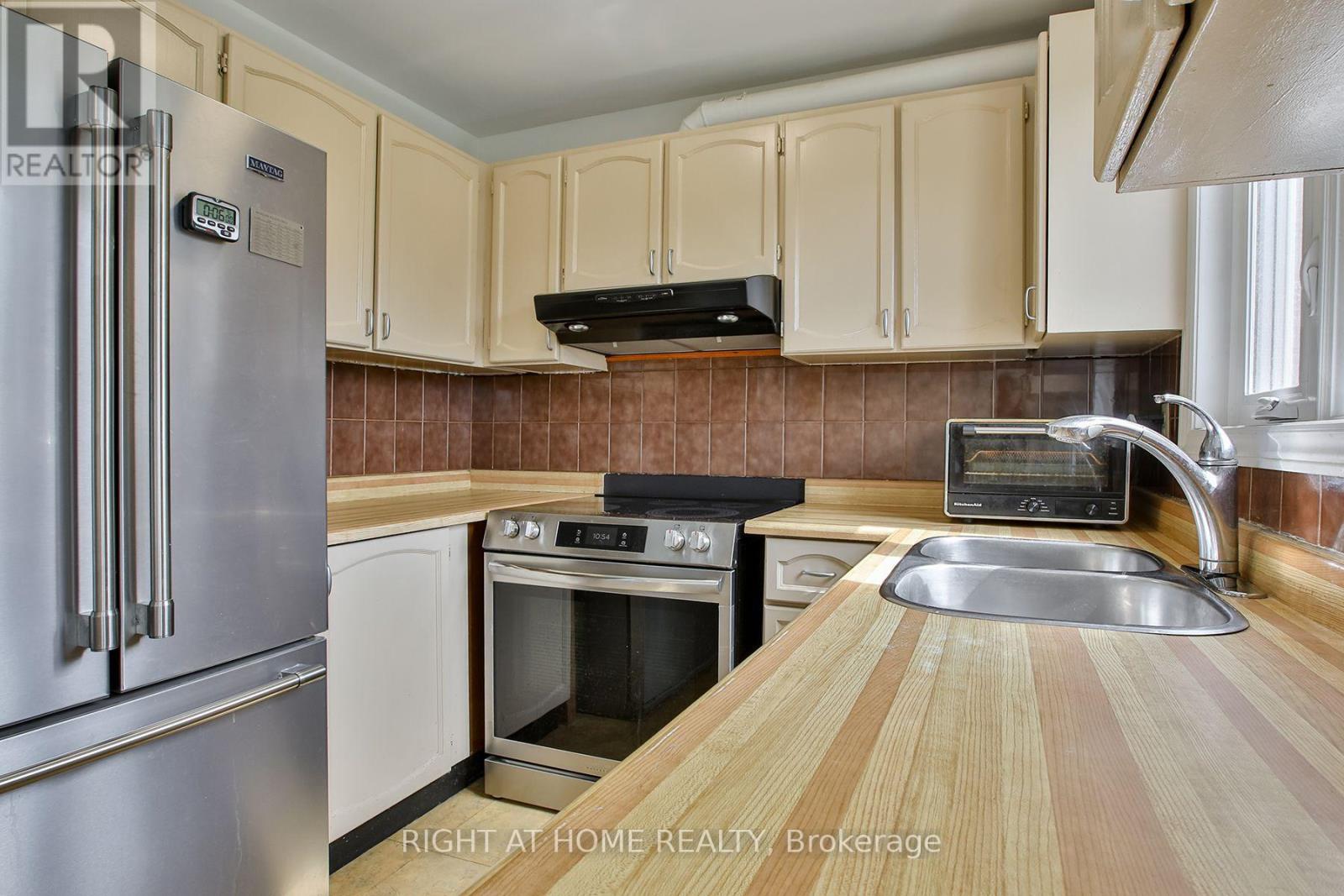 56 Cathy Jean Crescent, Toronto, Ontario  M9V 4T3 - Photo 15 - W13562698