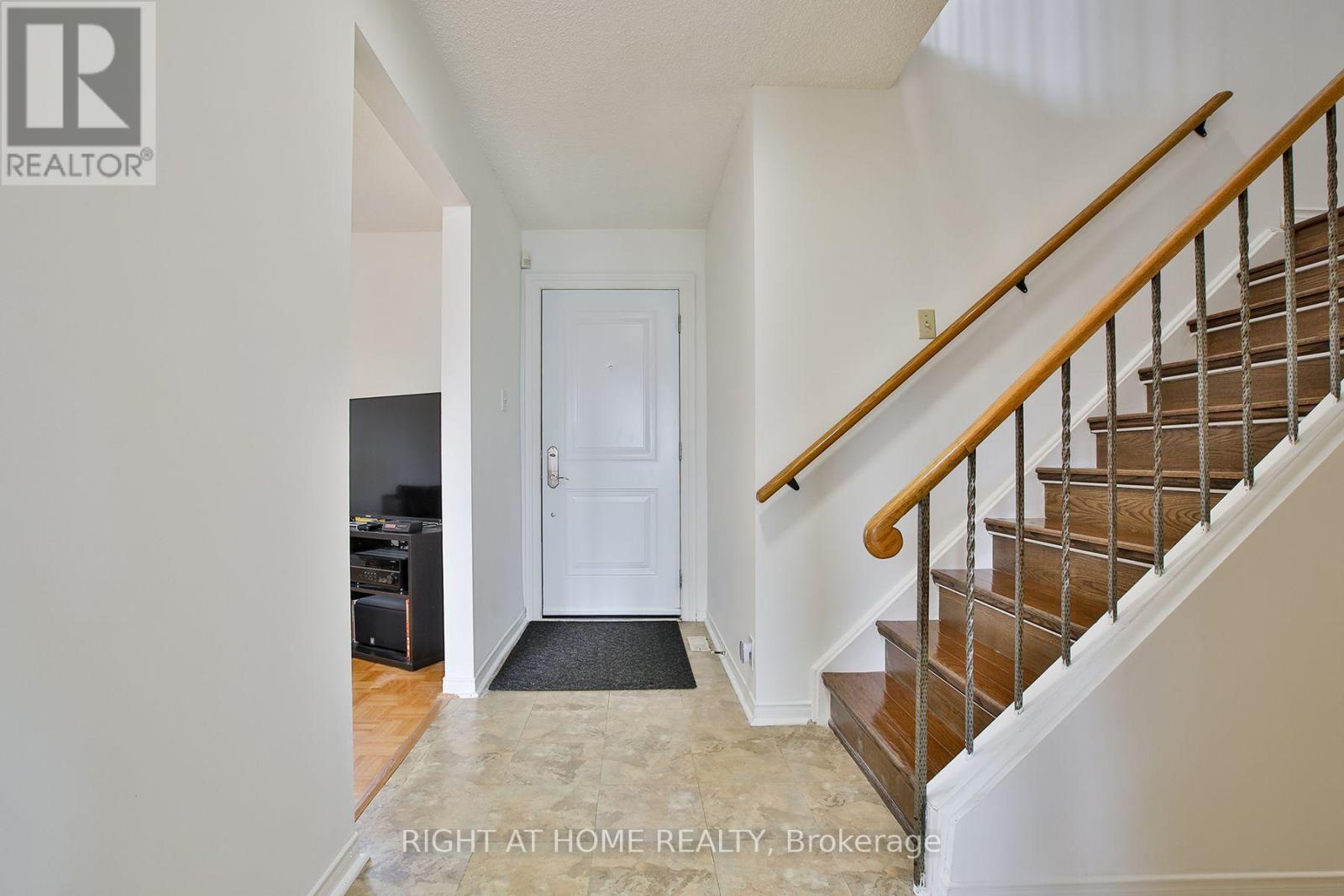 56 Cathy Jean Crescent, Toronto, Ontario  M9V 4T3 - Photo 4 - W13562698