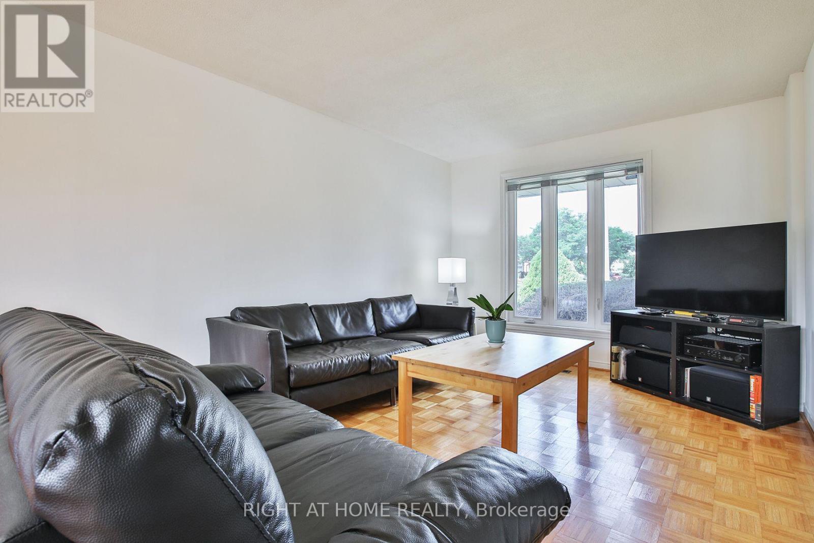 56 Cathy Jean Crescent, Toronto, Ontario  M9V 4T3 - Photo 7 - W13562698