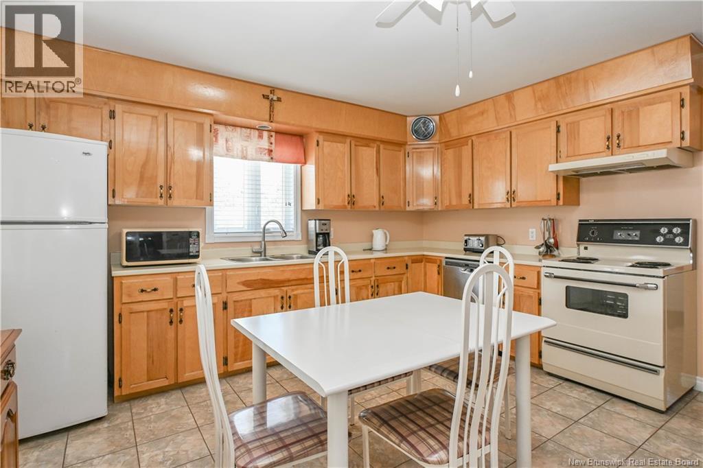 63 Parisé Street, Caraquet, New Brunswick  E1W 1B6 - Photo 12 - NB134399