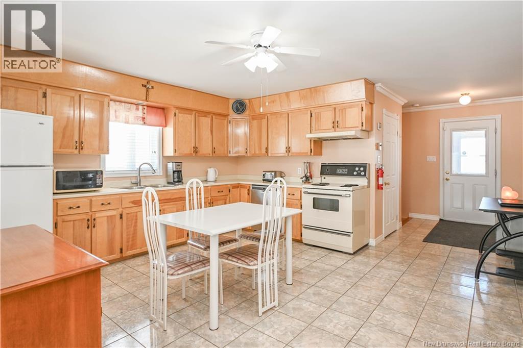63 Parisé Street, Caraquet, New Brunswick  E1W 1B6 - Photo 13 - NB134399