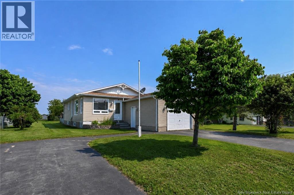 63 Parisé Street, Caraquet, New Brunswick  E1W 1B6 - Photo 2 - NB134399