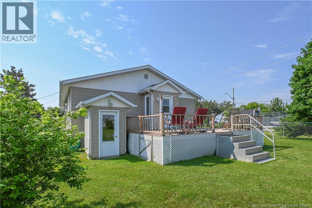 63 Parisé Street, Caraquet, New Brunswick  E1W 1B6 - Photo 3 - NB134399