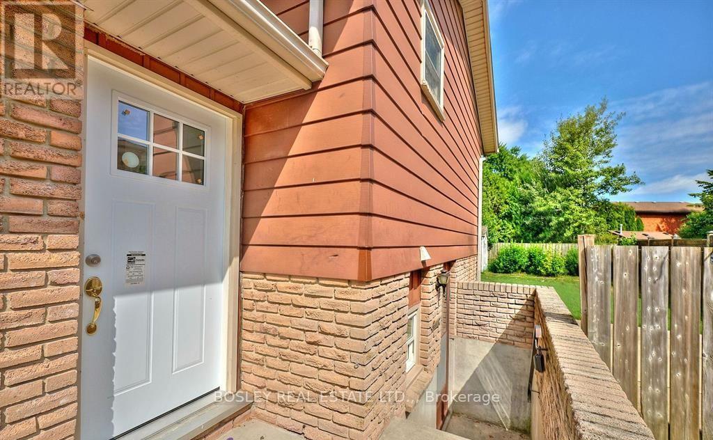 30 VIA DELL MONTE STREET, St. Catharines (Burleigh Hill)