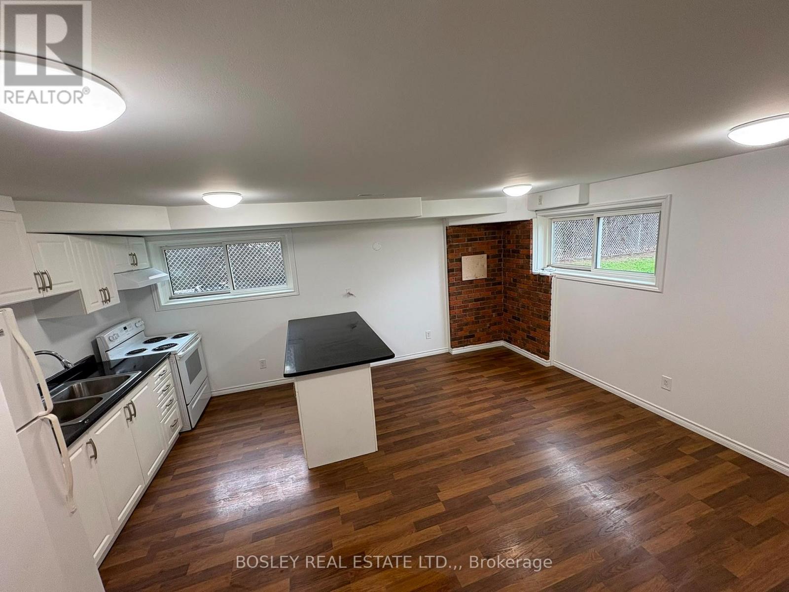 30 Via Dell Monte Street, St. Catharines, Ontario  L2T 3Y1 - Photo 2 - X13562836