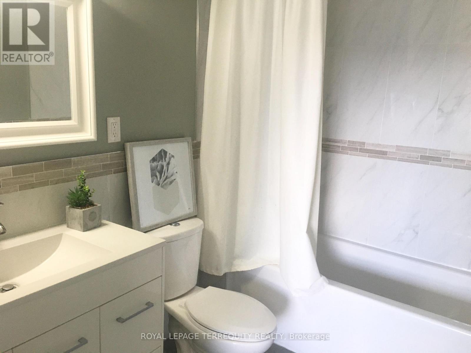 Top Floor - 305 Margueretta Street, Toronto, Ontario M6H 3S4 - Photo 14 - C13562948
