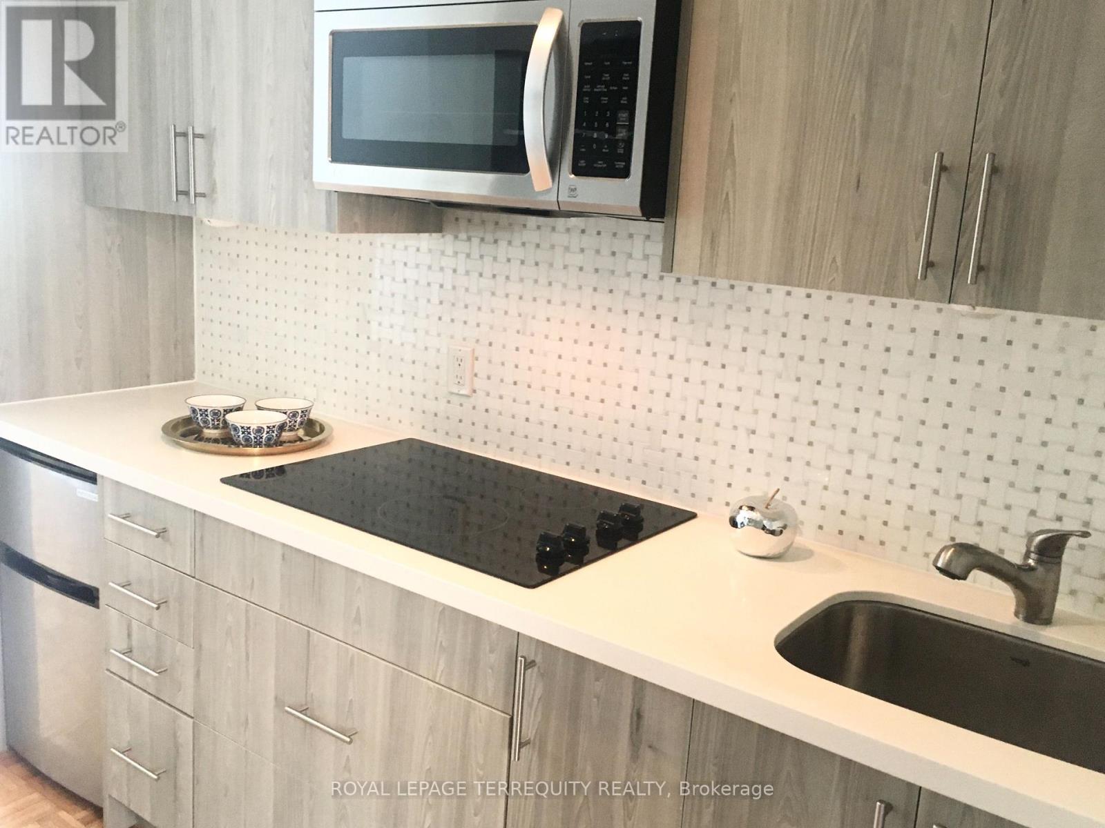 Top Floor - 305 Margueretta Street, Toronto, Ontario M6H 3S4 - Photo 6 - C13562948