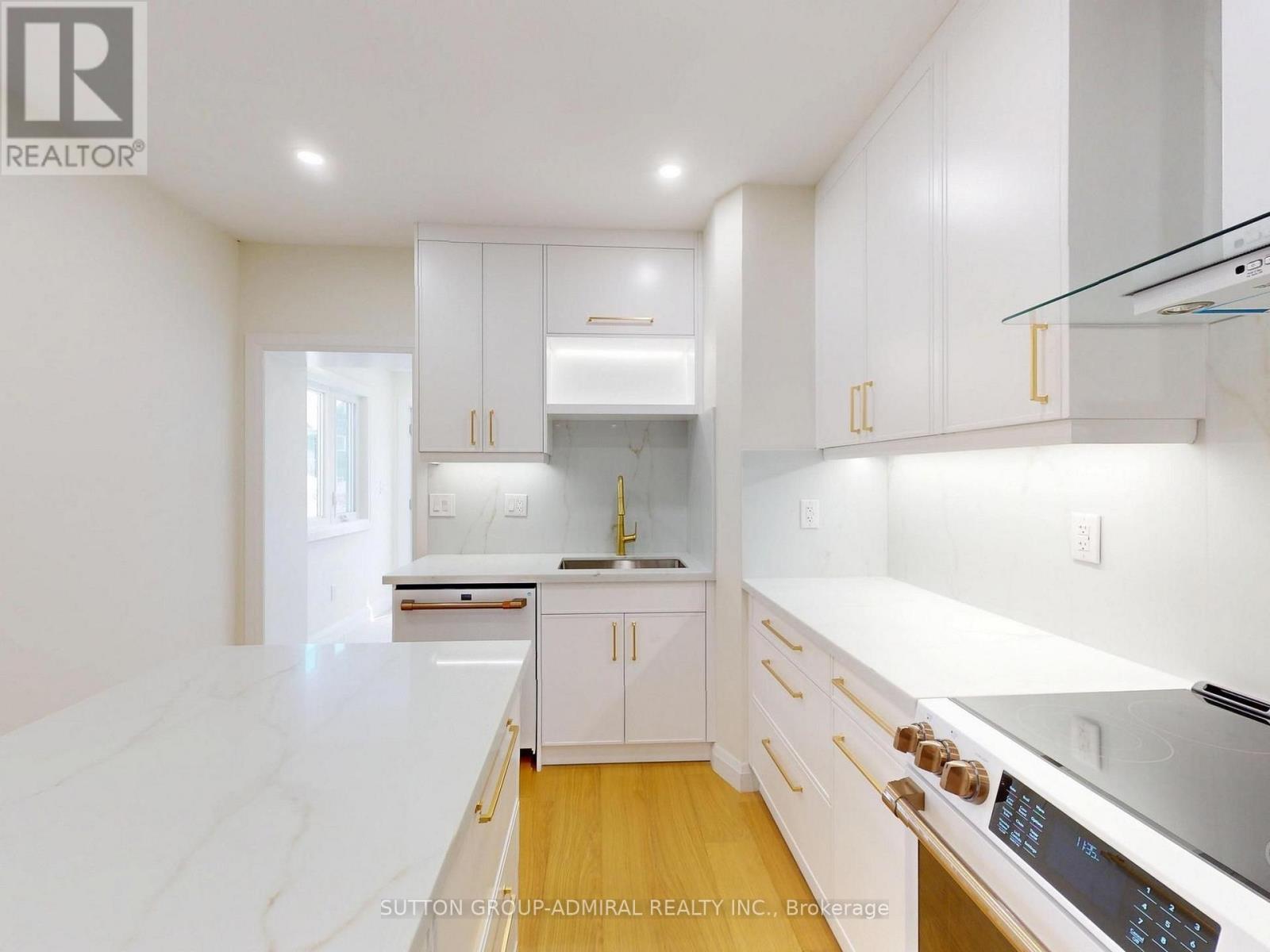 109 Fermanagh Avenue, Toronto, Ontario  M6R 1M1 - Photo 14 - W13562774