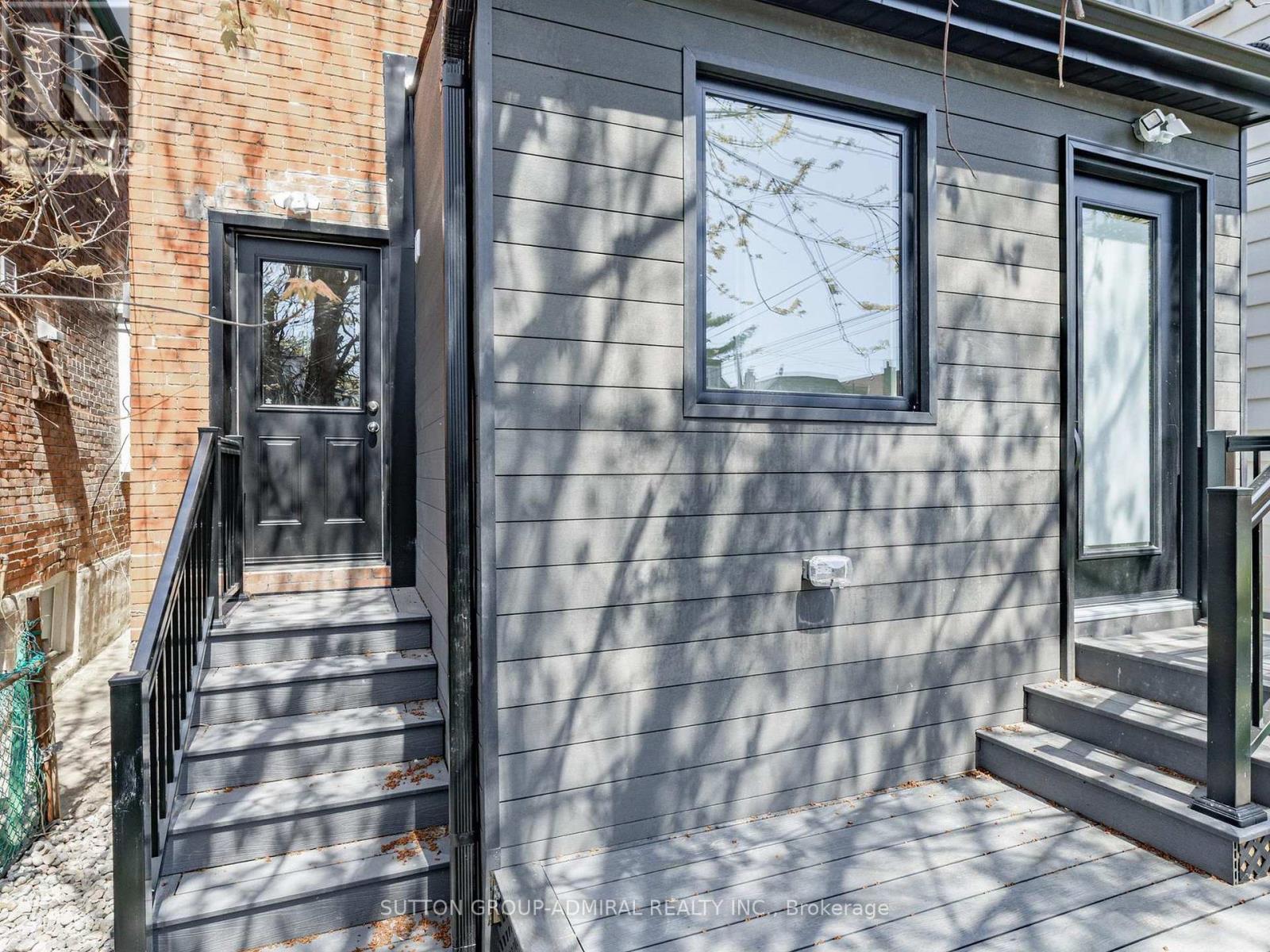 109 Fermanagh Avenue, Toronto, Ontario  M6R 1M1 - Photo 32 - W13562774