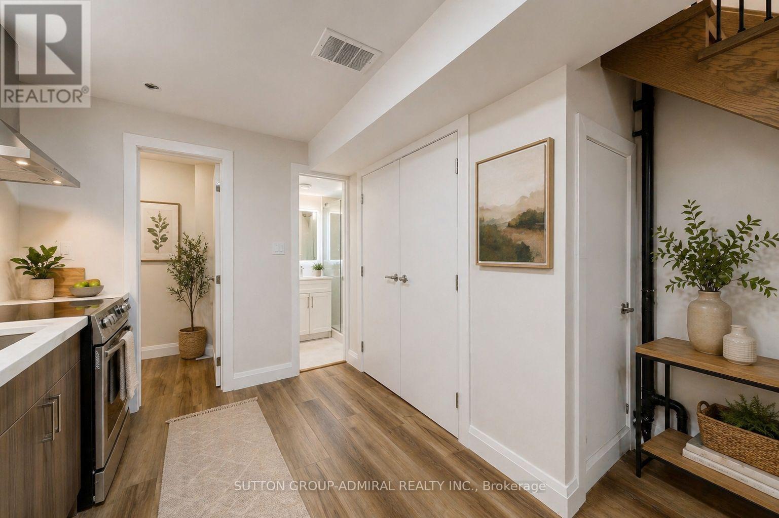 109 Fermanagh Avenue, Toronto, Ontario  M6R 1M1 - Photo 4 - W13562774